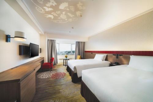 Deluxe Twin Room image 3