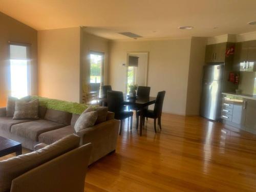 The Jetty Penthouse, Unit 9 in Nagambie