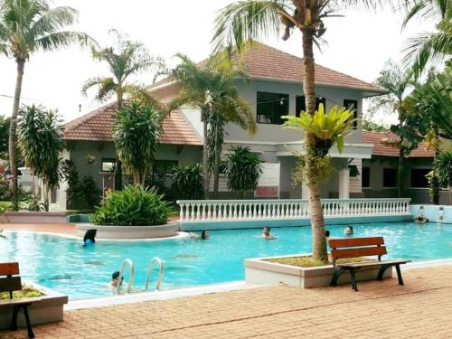 Melaka GX Homestay Resort Pool View M0702 with Netflix, TVBox and Games in Klebang