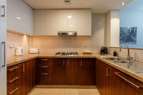 2BDR apartment near Burj Khalifa I Downtown Dubai I Burj Vista, Dubai (Foto 2)