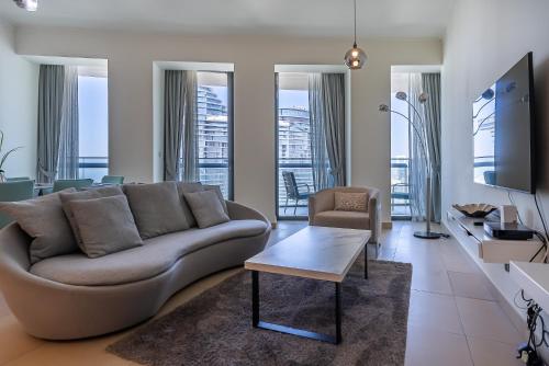 2BDR apartment near Burj Khalifa I Downtown Dubai - image 3