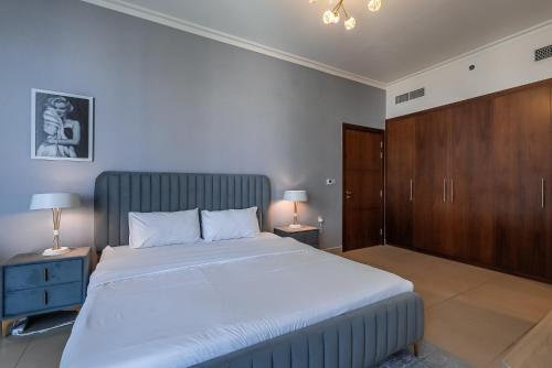 2BDR apartment near Burj Khalifa I Downtown Dubai - image 12