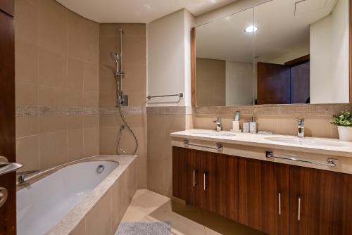 2BDR apartment near Burj Khalifa I Downtown Dubai I Burj Vista - image 11