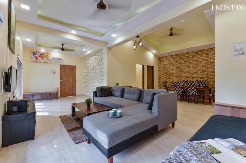 Shared lounge/TV area, EKOSTAY- Deltin Villa near Pasta House