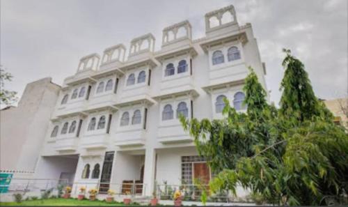 HOTEL VALLABH VILAS