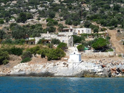 Traditional stone-built cottages Azalas