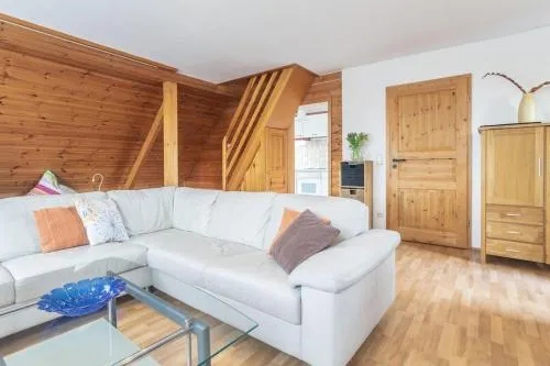 Alpen-Hostel Apartment Südgrat mit Motorradvermietung in Memmingen, Deutschland