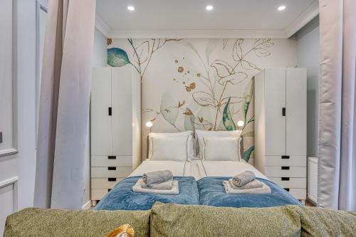 Leone Central Luxury Apartments - Tap to explore photos