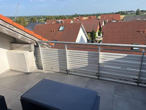 Kirchdorf Lounge - komplette moderne Ferienwohnung mit Parkplatz nahe A7 in Unteropfingen, Deutschland