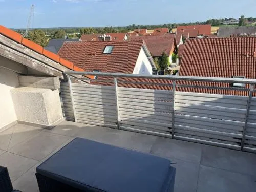 Kirchdorf Lounge - komplette moderne Ferienwohnung mit Parkplatz nahe A7 in Unteropfingen, Deutschland