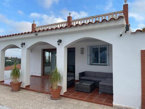 Relaxing Mediterranean Villa with Pool in อัลเลาริน เดลาตอเร