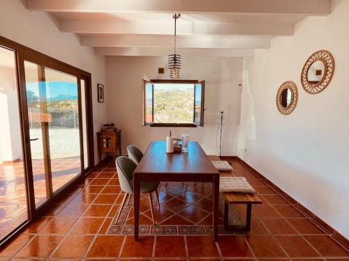 Relaxing Mediterranean Villa with Pool in อัลเลาริน เดลาตอเร