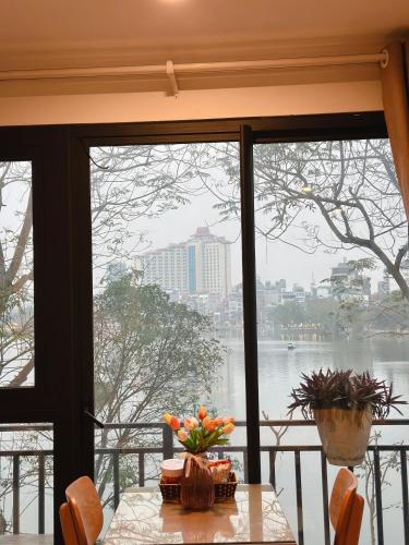 Windy Lakeview Studio Ha Noi