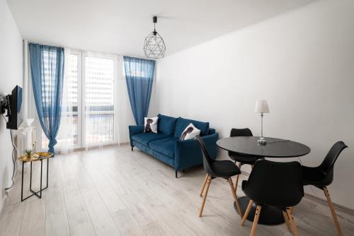 Grzybowska Blue City Centre Apartment by BookingHost, Warszawa
