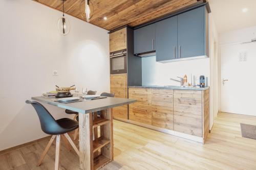 keuken, Studio rénové et élégant en plein centre (Studio renove et elegant en plein centre) in Chermignon