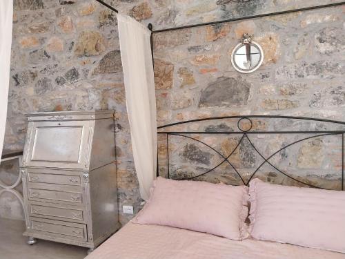 Monolocale con bagno, angolo cottura e letto matrimoniale a Baldacchino