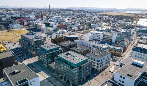 Cozy Lux 2BR & 2BA City Center with Free Parking