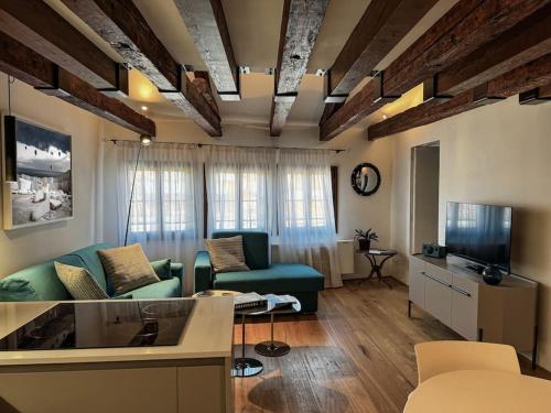 SEDO3032A • [Venezia Central] • Luxury House •