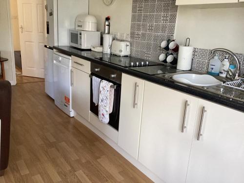 keuken, Cherry Tree Cottage in Salford