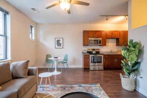 CozySuites MusicRow Astonishing Studio with free parking 23 in Nashville, USA