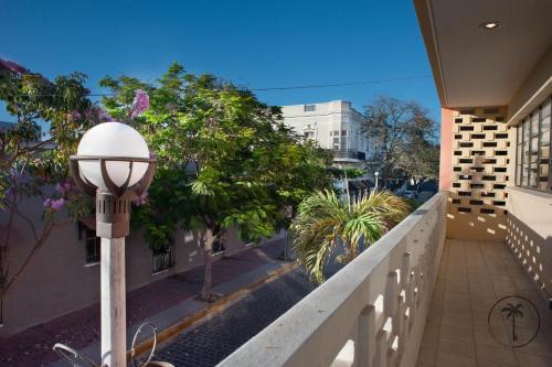 Cozy Apt. w/ Private Balcony & Great Lighting- Romanita 1