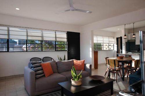 Cozy Apt. w/ Private Balcony & Great Lighting- Romanita 1, Mazatlán (foto 3)