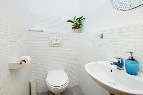 Central Passage Budapest Apartments - image 7