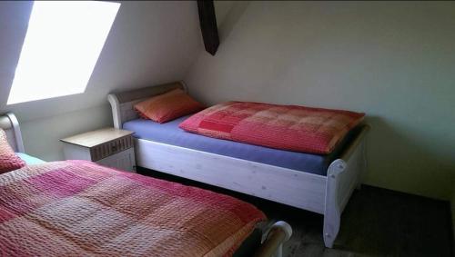 2 twin beds, 1 sofa bed
