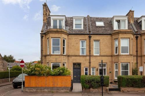 Beautiful Victorian Apartment close to the Botanical gardens, Free parking!, Edinburgh (photo 7)
