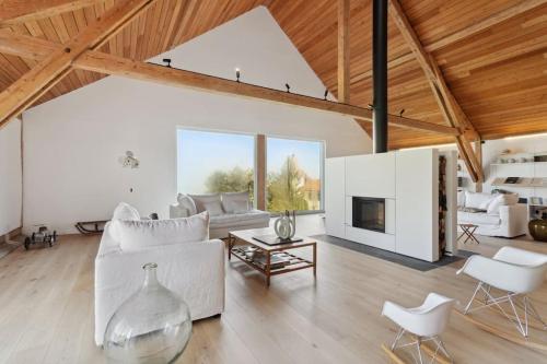 Completely refurbished typical Swiss farmhouse in 胡伊森斯