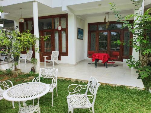 "GreenHeart" Eco - Family only Room ' Groundfloor- outdoor Veranda, Dining area ' Find Peace and Tranquility of Nature