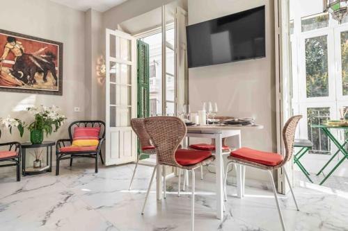 Central & authentic apartment with balcony by REMS, Málaga