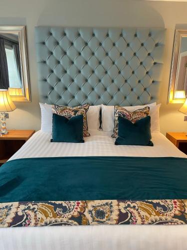 Headfort Arms Hotel - image 2