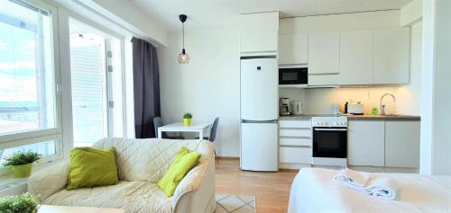 Kotimaailma Apartments - Kaunis 10 kerroksen parvekkeellinen yksiö - Peltokatu