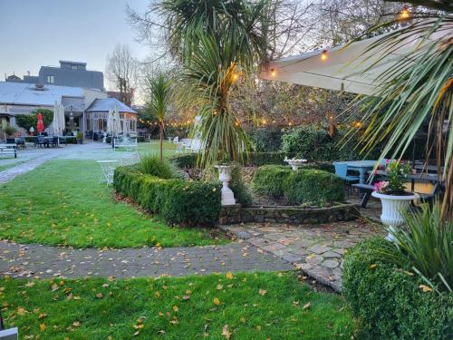 534816094 Headfort Arms Hotel