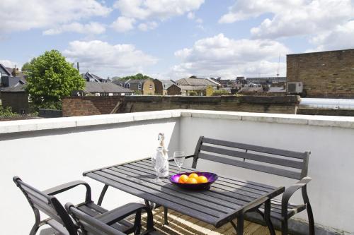 Holiday Lets London - K - image 7