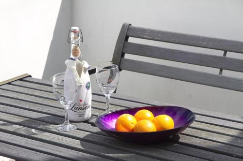 Holiday Lets London - K - image 6