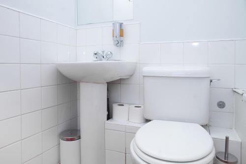 Holiday Lets London - K - image 9