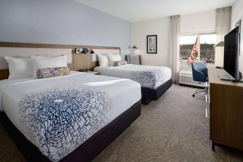 La Quinta Inn & Suites by Wyndham Locust Grove - image 7