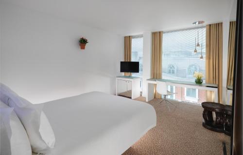 St Martins Lane London - image 5