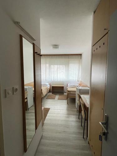 3 twin beds