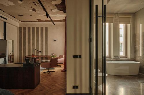 設施, 格蘭德酒店 (Grand Hotel) in 羅茲