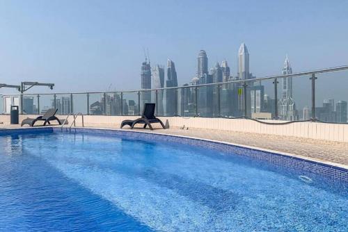 Trendy and Large - Studio - JLT - image 5