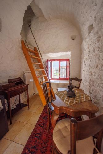 Iekārtas, LITHOS TRADITIONAL TOWER in Omales