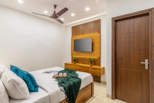 Alaya Stays CLIFF VISTA 2BHK Apartment in Panthaghati