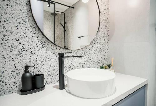 Stylish and Sleek - Studio - JLT - image 8