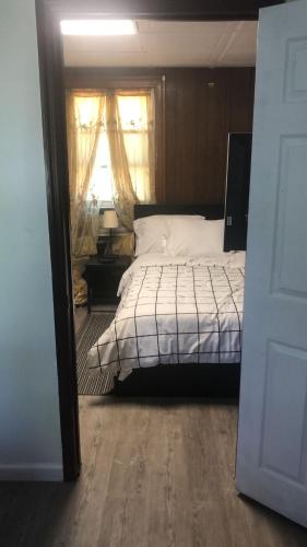 room with a private shower in Arlington, USA
