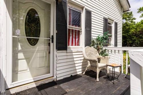 room with a private shower in Staten Island