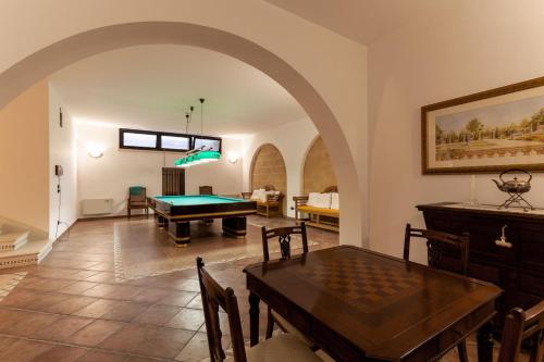 Villa piscina campo calcetto tennis sauna m850 - main image