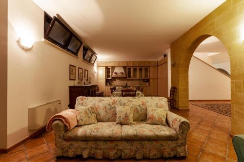 Villa piscina campo calcetto tennis sauna m850 - image 2